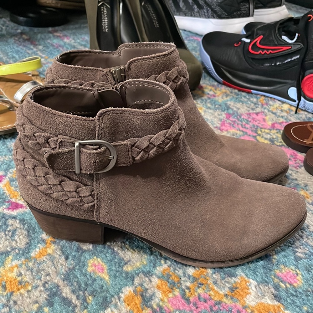 Suede boots
